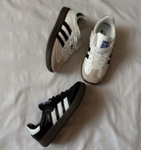 Sambas niños Fabricación nacional argentina Talles :21 al 34 Material ecocuero Negra Blanca 